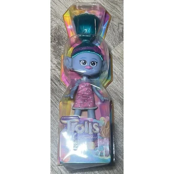 NEW Trolls Band Together TRENDSETTIN CHENILLE 8