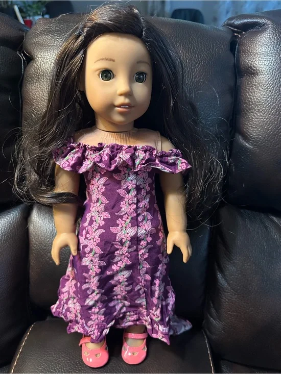 AMERICAN GIRL DOLL NANEA MITCHELL(WITH OUTFIT AND SHOES)