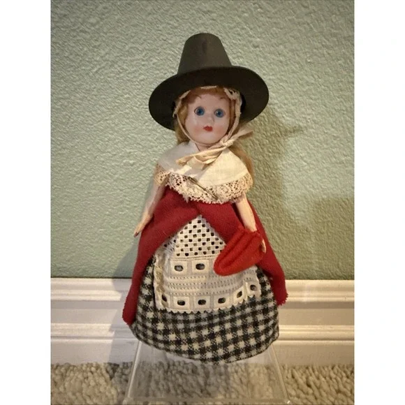 Antique Welsh Doll Eyes Close When On It's Back Excellent Condition