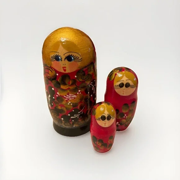 Russian Matryoshka Nesting Dolls Set‎ Of 3.  Made Of Wood. 4