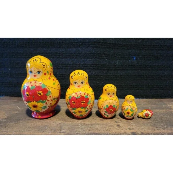 Russian Nesting Dolls - Hand-Painted Semyonov Matryoshka - 5 Piece Set - Signed