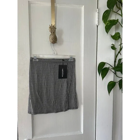 PrettyLittleThing Women’s size 6 Houndstooth Skirt