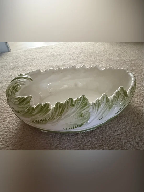 Leaf-Edge Ceramic Serving Bowl in White and Green