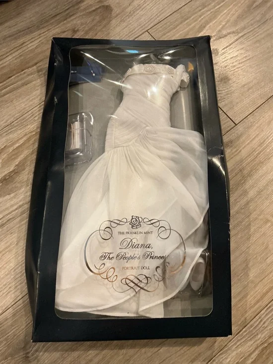 NIB Franklin Mint Princess Diana Doll White Chiffon Gown Outfit