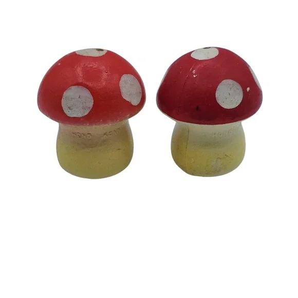 Vintage Mushroom Salt &‎ Pepper Shakers Red Polka Dot Plastic Hong Kong Set Gift