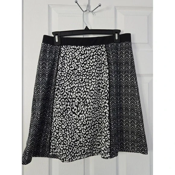Cato Womans‎  Skirt Size Medium Black &White