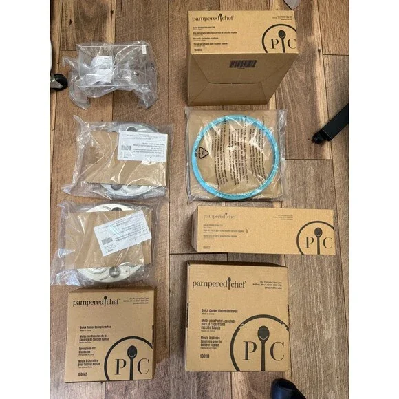 Pampered Chef Quick Cooker NEW Accessories Lot Fluted springform ceramic‎ pans