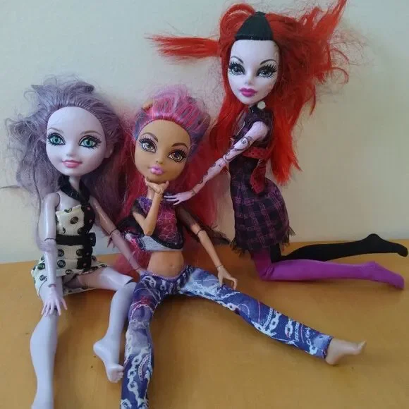 Monster High Dolls Action Figures Operetta Howleen Wolf Kitty Cheshire