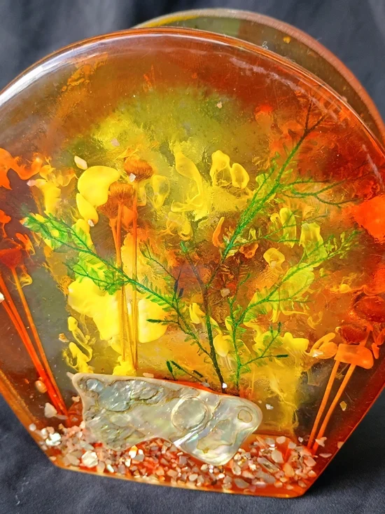 Vtg MCM Mid Century Colorflo Lucite Pressed Flowers and Shell Napkin Holder