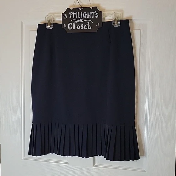 Briggs New York Navy Skirt 10 Pleated Bottom