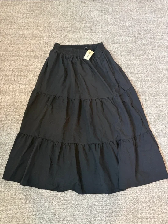 Huskary Black Tiered Maxi Skirt with Pockets and Elastic Waistband Size Large