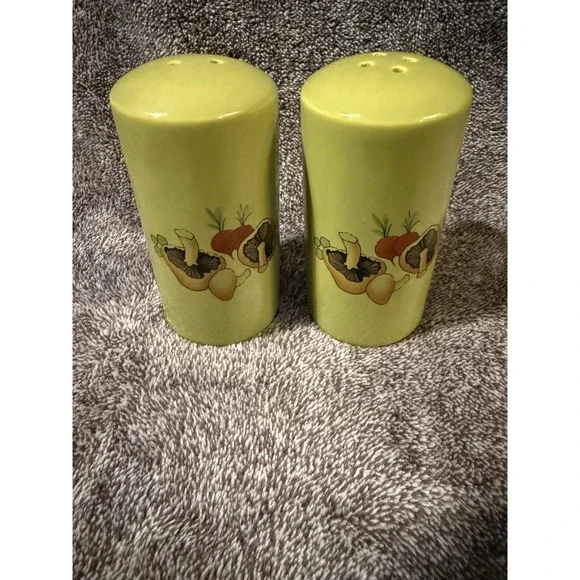Vintage Ceramic Mushroom Salt And‎ Pepper Shaker Set Made in USA