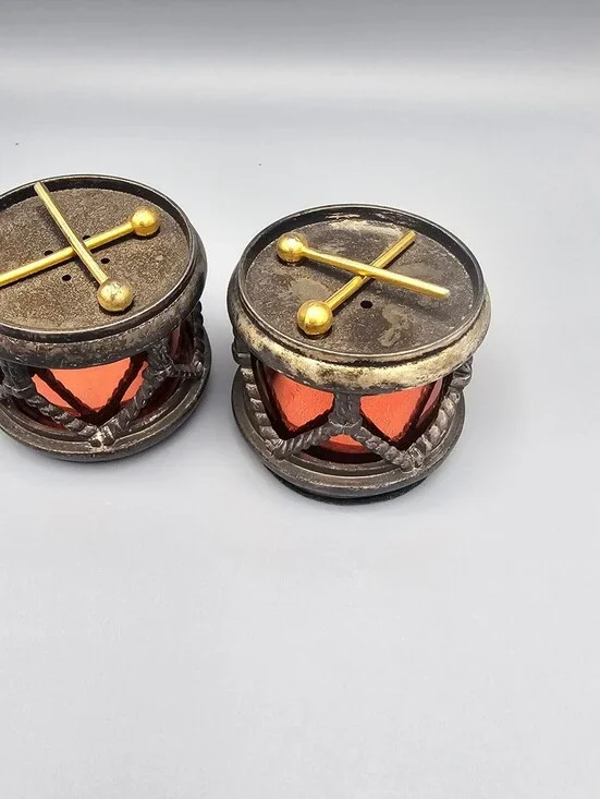Pair of Vintage Decorative Drum Salt and pepper shakers