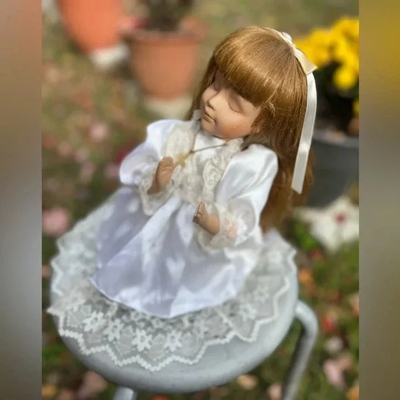Prayer doll in christening‎ gown and slippers precious!