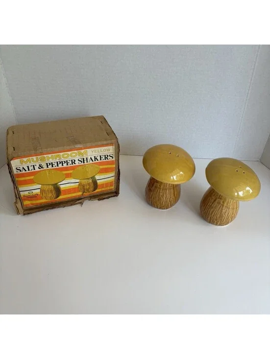 Vintage Yellow Mustard MUSHROOM SALT & PEPPER Shakers SET WITH BOX Japan