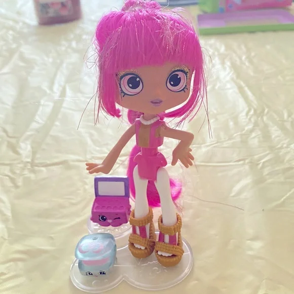 Shopkins Lippy Lulu with Iris Eyeshadow, Mindy Mirror (Stand not included).