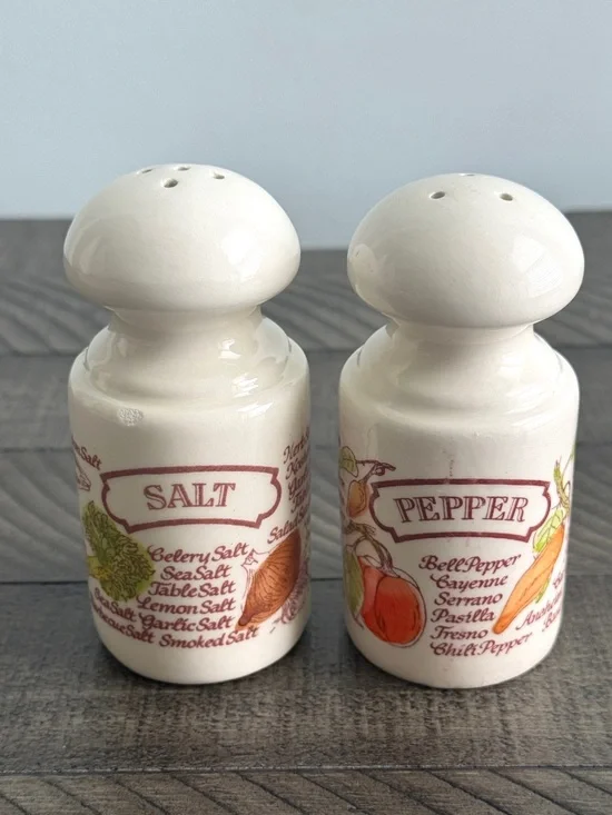 Vintage 1980s Avon Country Kitchen Salt & Pepper Shakers - Retro Farmhouse Decor