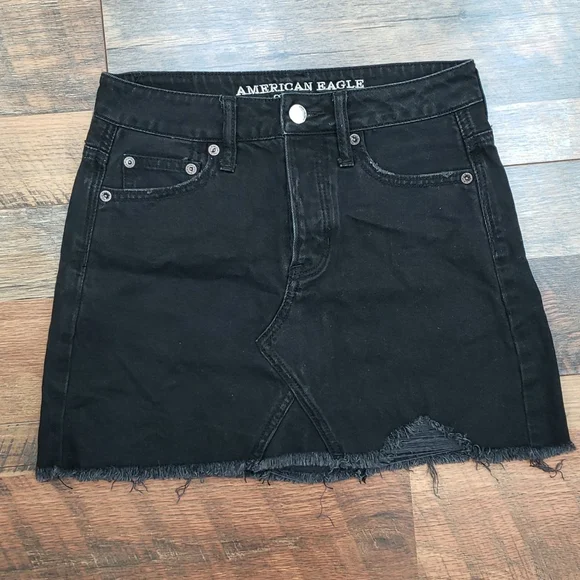 American Eagle Hi-Rise Festival Mini Skirt in Distressed Black Denim, Size 00