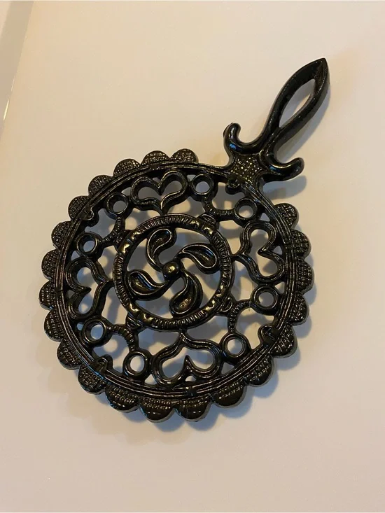 Vintage Cast Iron Trivet - Tulip & Hearts Design Black Hot Plate Wall Decor