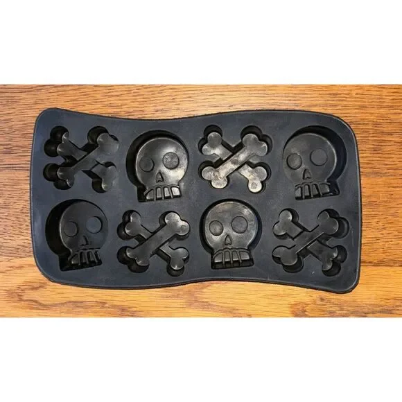 Halloween Skull Cross‎ Bones Shaped Ice Cube Tray Jello Candy Silicone Mold