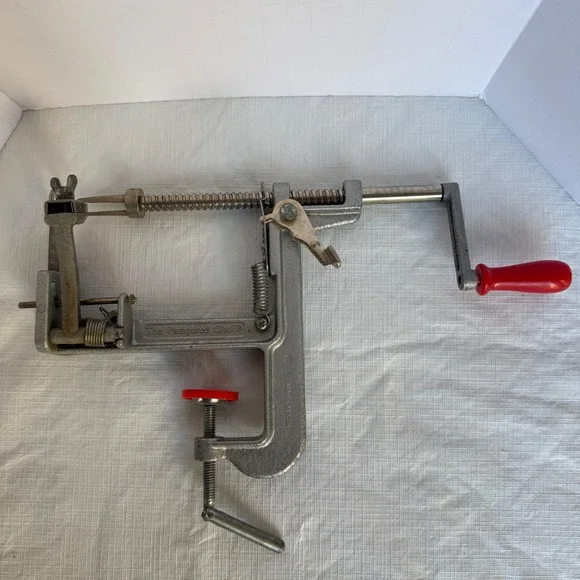 The Pampered Chef Apple Peeler Corer Slicer Silver Red Countertop‎ Clamp 2430