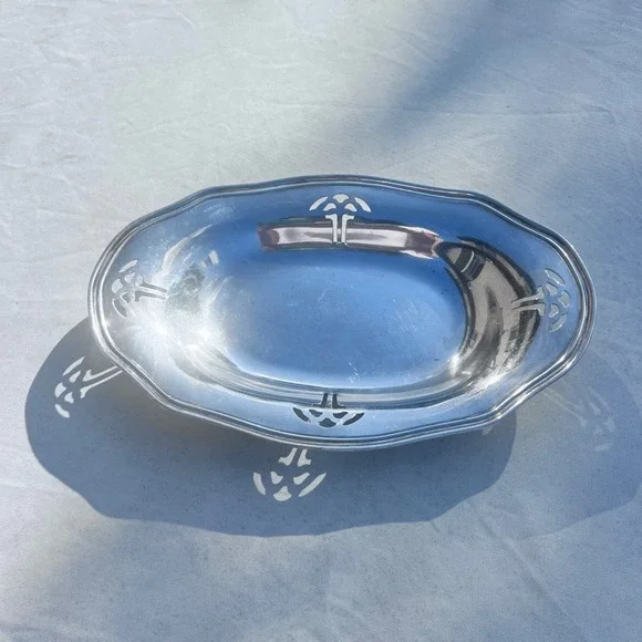 VINTAGE EPNS SILVER PLATE TRAY MB INC. 810 M MONOGRAMMED Cls1029‎