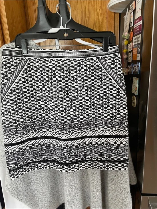 White House Black Market Black & White Geometric Midi Skirt Size 10