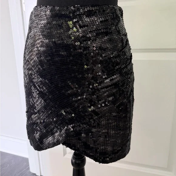 Alice + Olivia Black Sequin Mini Skirt size 0, excellent condition