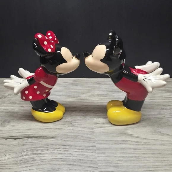 Disney Mickey & Minie Mouse - Salt & Pepper Shaker Set - Decorative - Read Descr