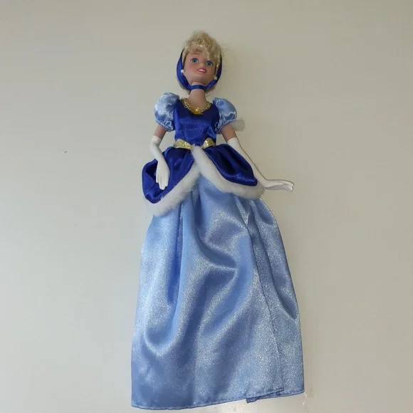 Disney Princess CINDERELLA PORCELAIN Doll Brass Key 14