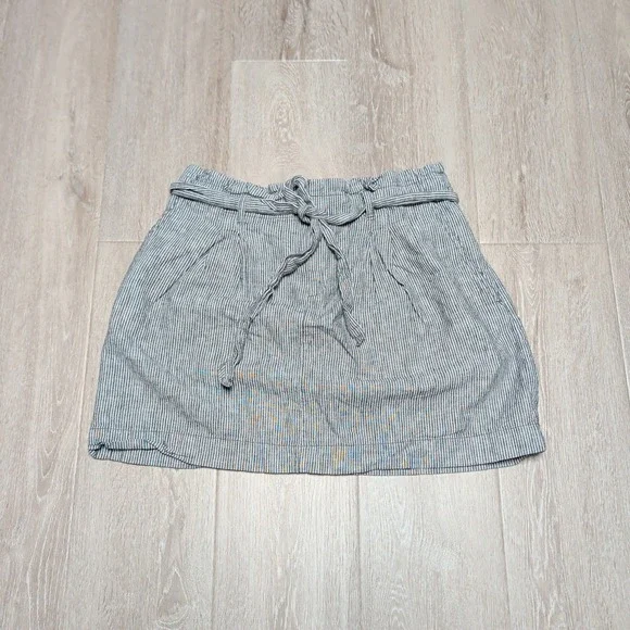 LOFT Grey White Pinstripe Paperbag Waist Mini Skirt with Tie Belt Womens Size 10