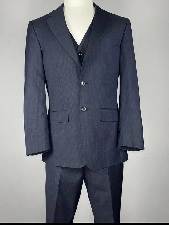 Jos. A. Bank Charcoal Pinstripe Two-Button Suit 39R 33x30