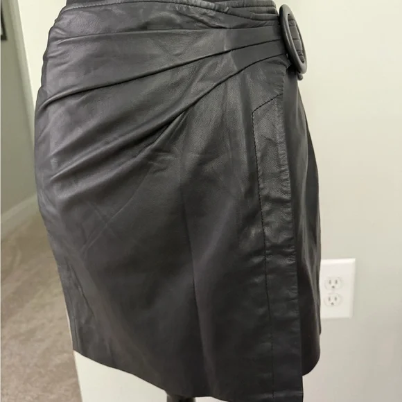 Joie Black  Leather Wrap Skirt with Belt size O like new condition