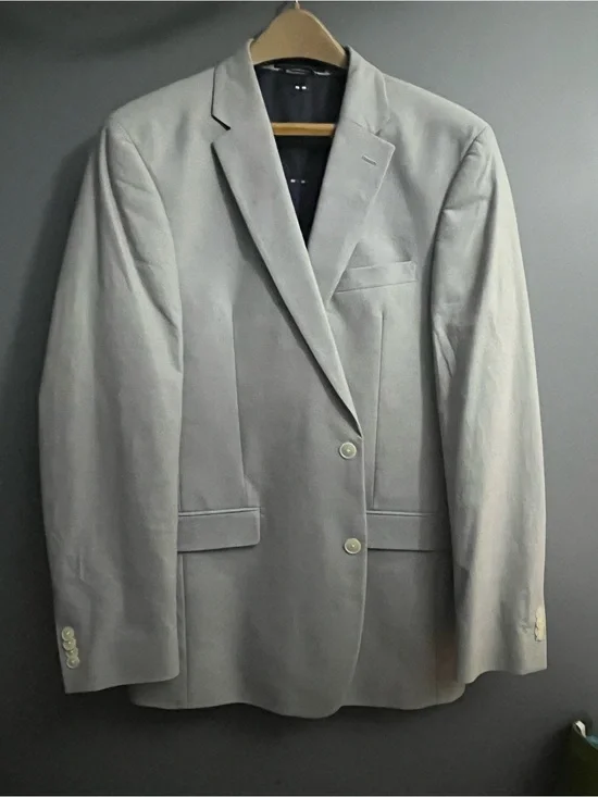 Classic Men's Light Gray Two-Button Blazer