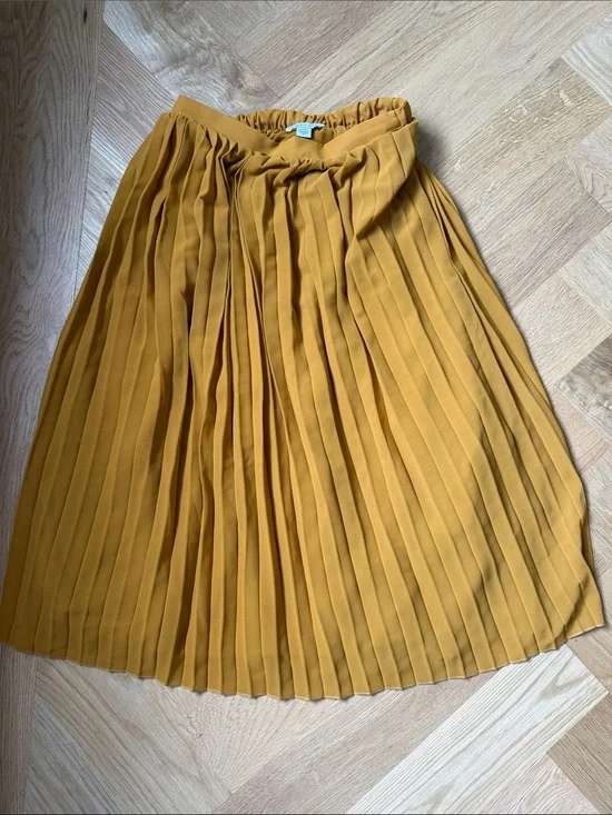 American Eagle Pleated Midi Skirt in Mustard Yellow