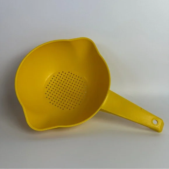 VTG Tupperware Yellow Small Handled Colander‎ Strainer