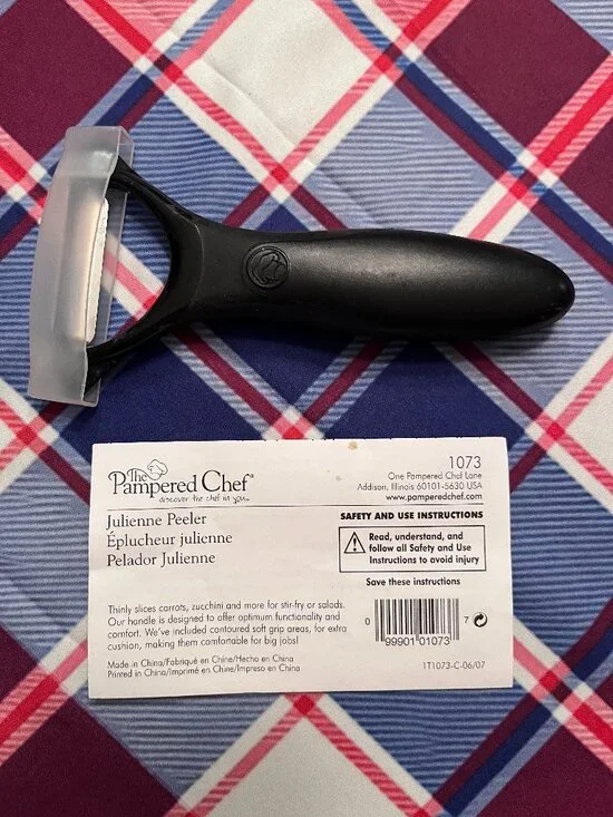 Pampered Chef Julienne Peeler 1073 - New with Instructions