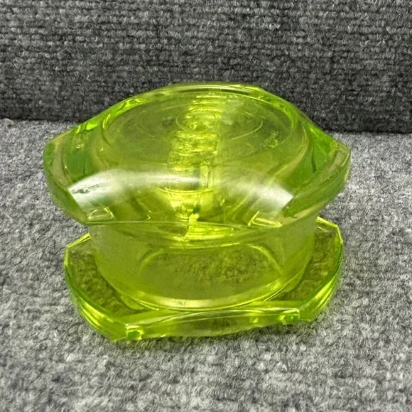 Nextrend Garlic Twister G2 Manual Mincer Lime Green Made in USA Kitchen Tool