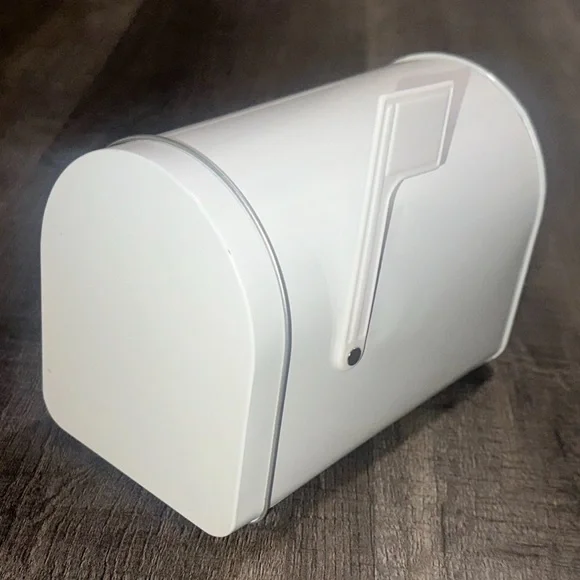 💞 White Metal Kids Toy Mailbox