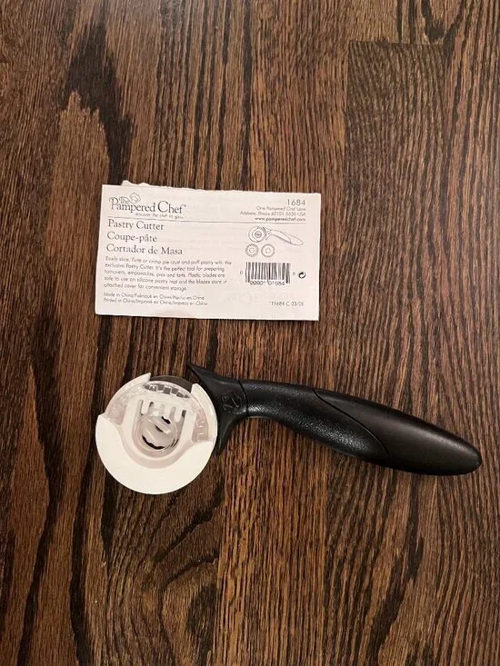 NWT Pampered Chef Pastry Cutter #1684