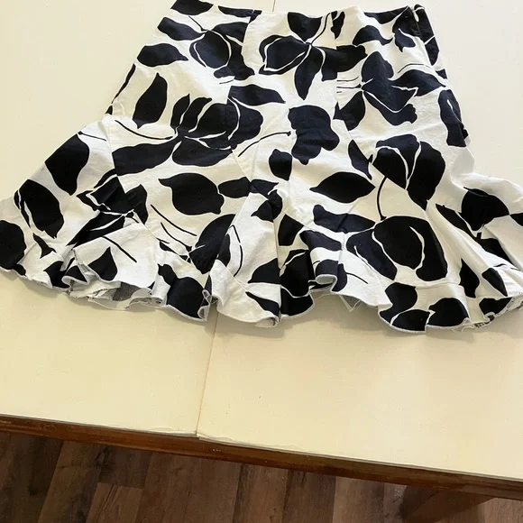 White House Black Market Black & White Mini Floral Ruffle Skirt