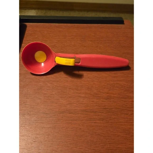 Vintage Lloyd Disher Co Red Yellow Plastic Ice Cream Scoop Mechanical Disher
