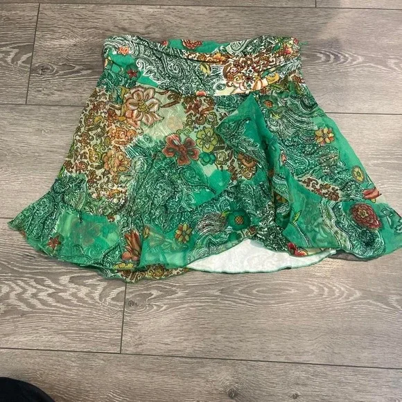 XOXO Green Paisley Floral Beaded Ruffle Mini Skirt Size M Boho Y2K 6679-WU01