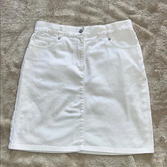 Ann Taylor White Knee-Length Pencil‎ Skirt