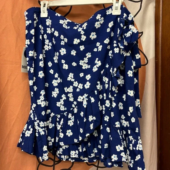 Floral skirt with ruffles, size 16