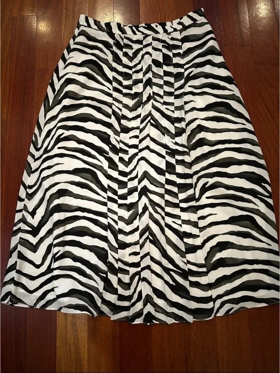Banana Republic Black & White Zebra A-Line Skirt 29” long