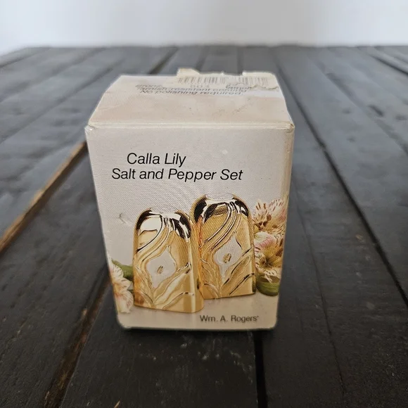 WM A. Rogers Vintage NWT Calla Lily Salt Pepper Set Gold White MCM Cottagecore