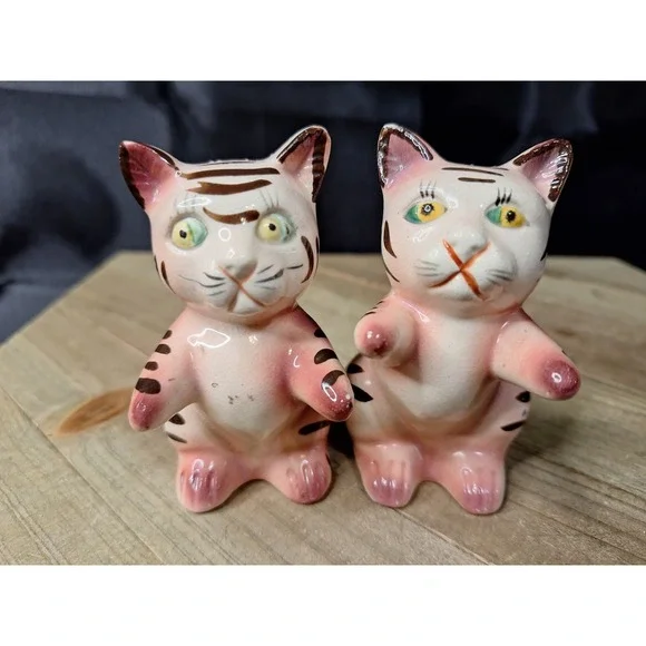 Vintage 1940s Kitsch Pink Tabby Cat Ceramic Salt & Pepper Shakers Occupied Japan