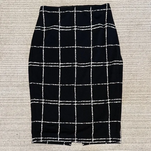 🔥🔥5/$25! Express Black and White Windowpane Print Knit Pencil Skirt
