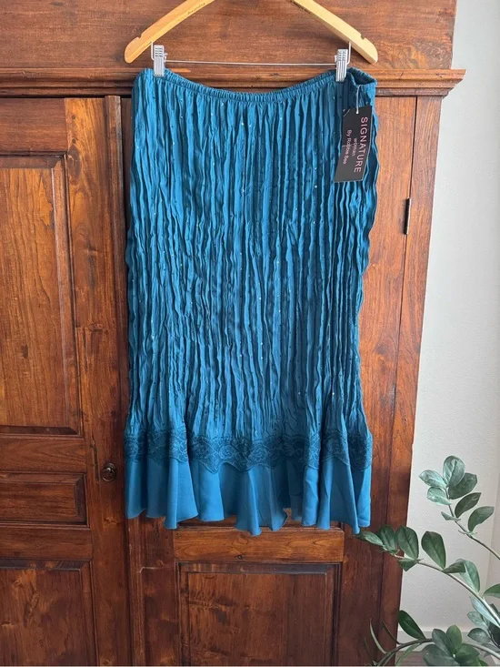 Signature by Robbie Bee Crinkle Midi Skirt Sequins Lace Hem Pull On Elegant